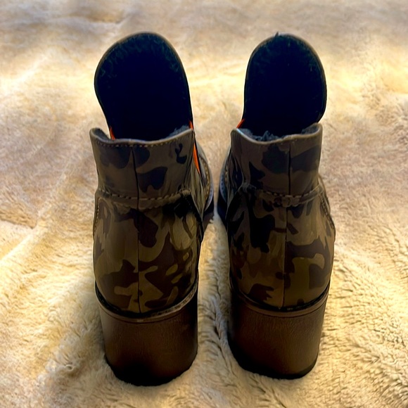 MUK LUKS Camo Boots 8.5 - Picture 2 of 5